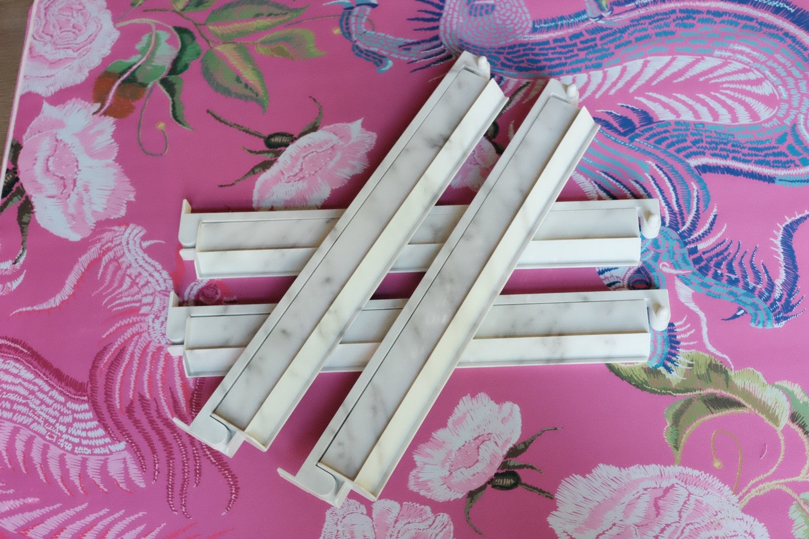 White Marble Acrylic Mahjong Racks & Pushers - Set of 4