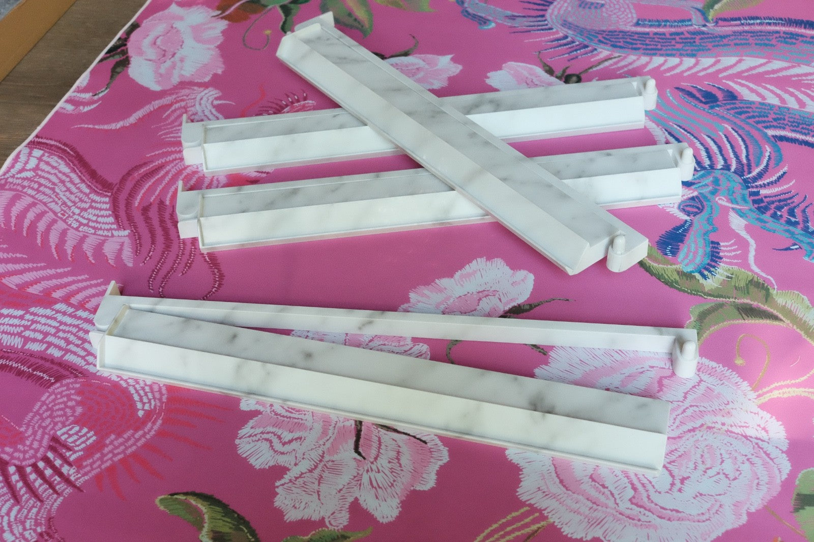 White Marble Acrylic Mahjong Racks & Pushers - Set of 4